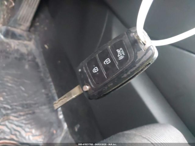 5NMS2CAD7LH156594 Hyundai Santa Fe Se