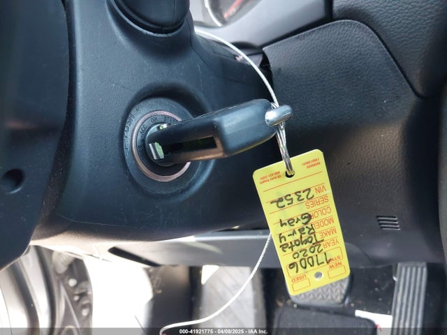 2T3H1RFV3LW102352 Toyota RAV4 LE