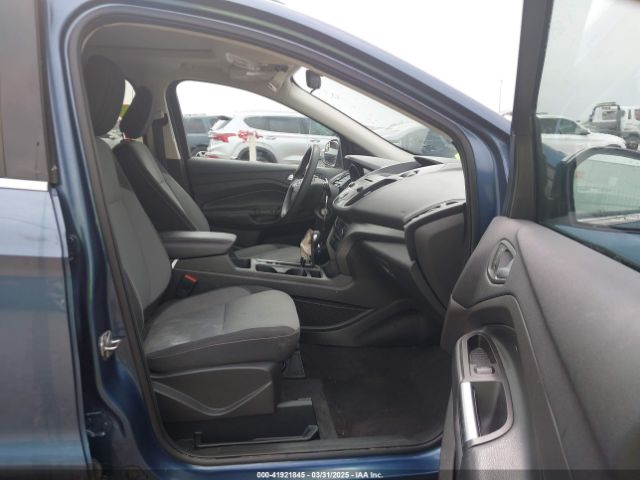 1FMCU9GD4JUC61460 Ford ESCAPE SE