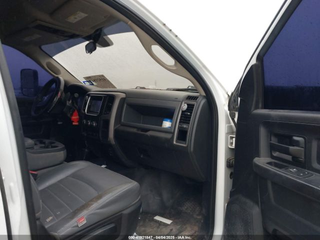 3C6UR5HJ5HG685791 RAM 2500 Tradesman  4x4 8' Box