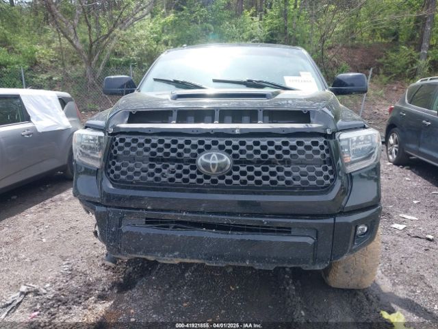 5TFDW5F18JX715775 Toyota Tundra Sr5 5.7l V8