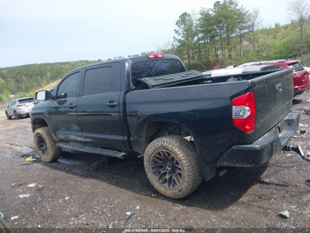 5TFDW5F18JX715775 Toyota Tundra Sr5 5.7l V8