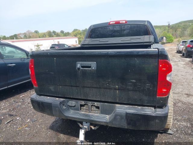 5TFDW5F18JX715775 Toyota Tundra Sr5 5.7l V8