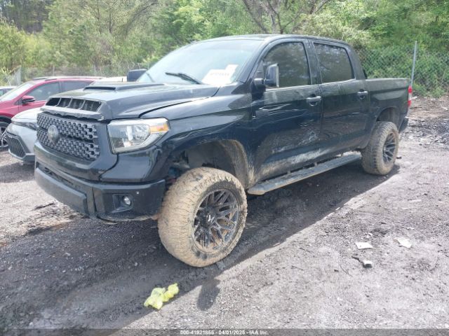 5TFDW5F18JX715775 Toyota Tundra Sr5 5.7l V8