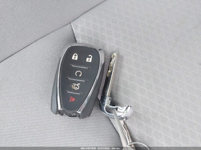 1G1ZD5ST4SF120389 Chevrolet Malibu Fwd 1lt