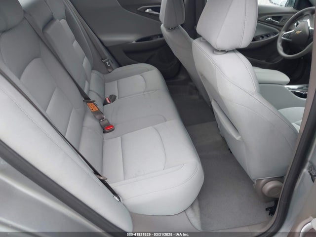 1G1ZD5ST4SF120389 Chevrolet Malibu Fwd 1lt