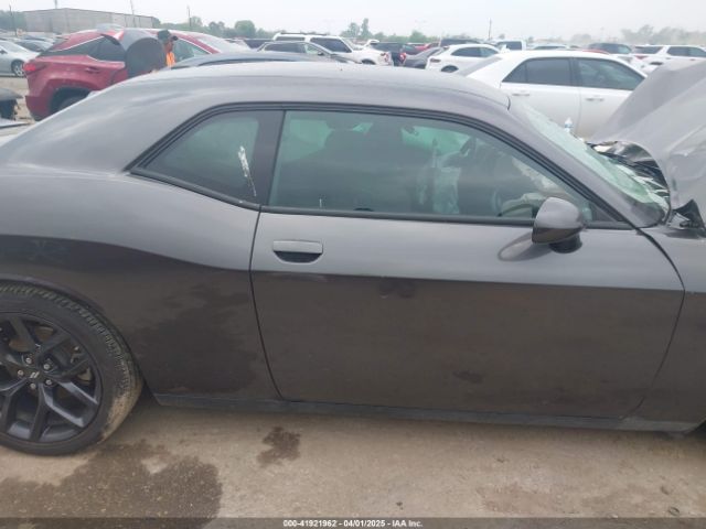 2C3CDZJG7NH137512 Dodge Challenger Gt