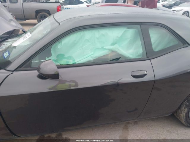 2C3CDZJG7NH137512 Dodge Challenger Gt