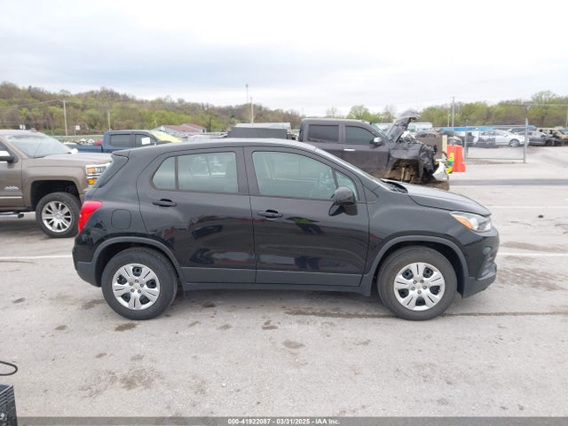 3GNCJKSB1JL156483 Chevrolet TRAX LS