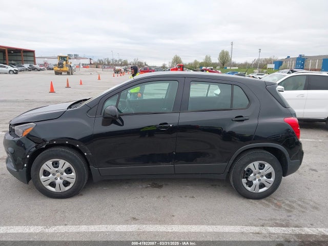 3GNCJKSB1JL156483 Chevrolet TRAX LS