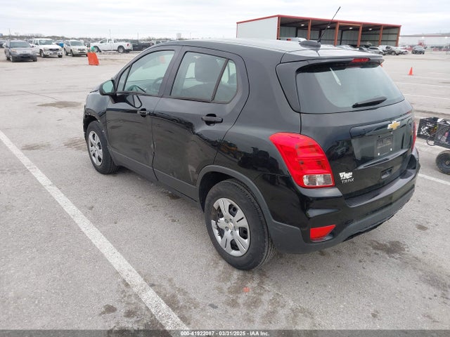 3GNCJKSB1JL156483 Chevrolet TRAX LS