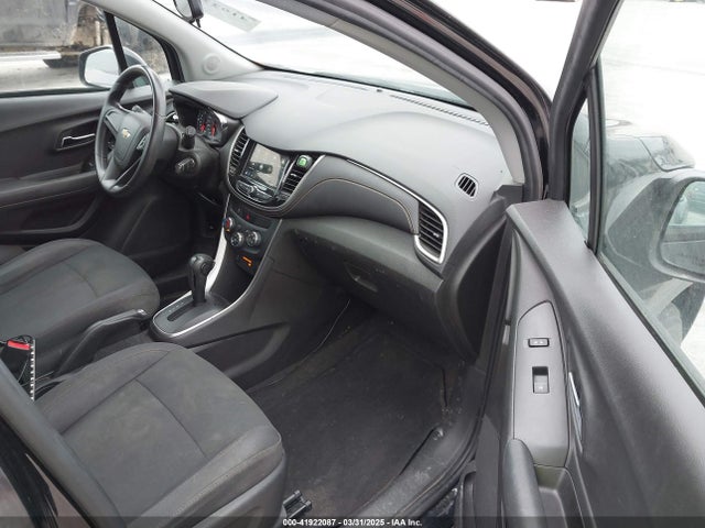 3GNCJKSB1JL156483 Chevrolet TRAX LS