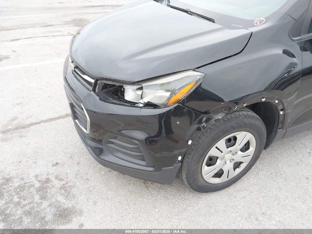 3GNCJKSB1JL156483 Chevrolet TRAX LS