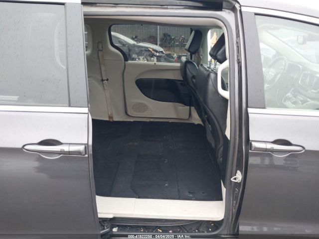 2C4RC1DG6LR164553 Chrysler Voyager Lxi