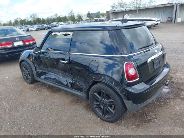 2011 MINI COOPER WMWSU3C58BT097629 Photo 2