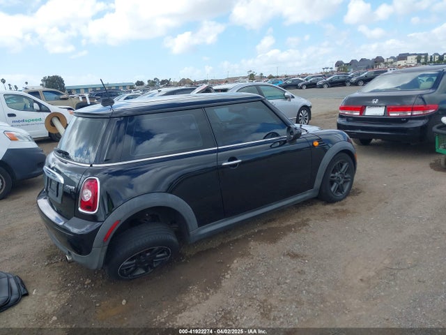 2011 MINI COOPER WMWSU3C58BT097629 Photo 3