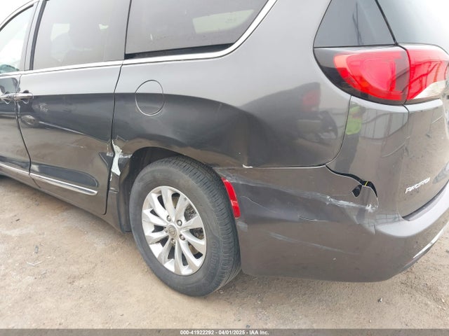 2C4RC1BG2JR116273 Chrysler Pacifica Touring L