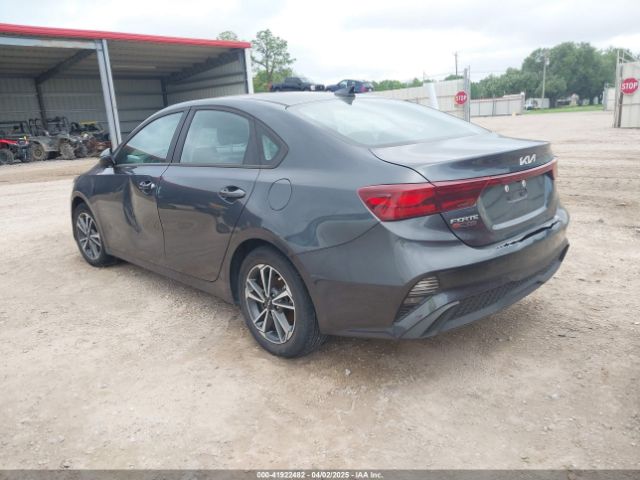 3KPF24AD3PE566815 KIA Forte Lxs