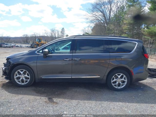2C4RC1BG3HR511492 Chrysler Pacifica Touring-l