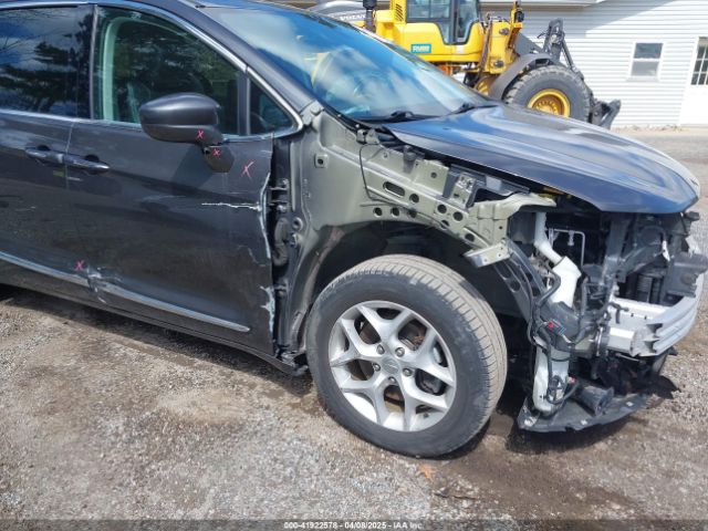 2C4RC1BG3HR511492 Chrysler Pacifica Touring-l