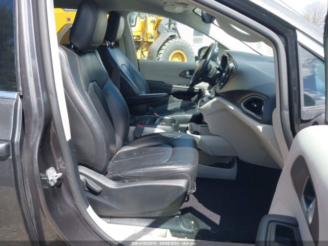 2C4RC1BG3HR511492 Chrysler Pacifica Touring-l