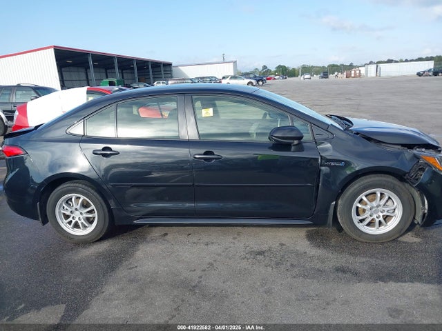 Toyota Corolla Hybrid Le 2021 JTDEAMDE3MJ025426 Image 14