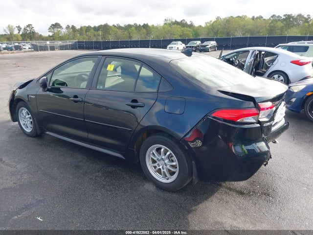 Toyota Corolla Hybrid Le 2021 JTDEAMDE3MJ025426 Image 3