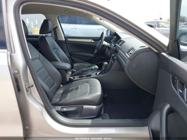 1VWAT7A33EC038497 Volkswagen Passat 1.8t Wolfsburg Edition