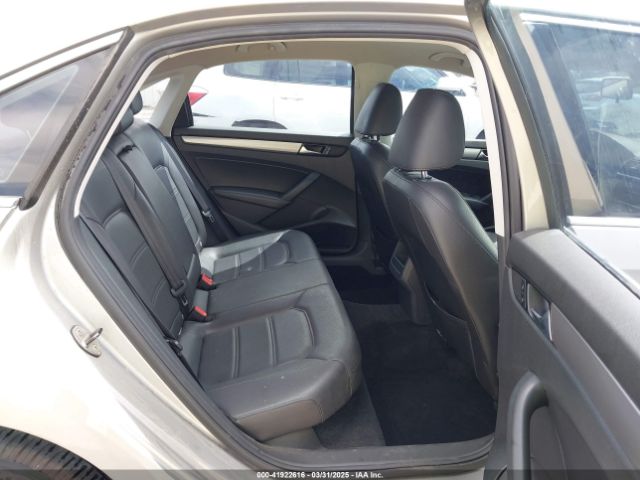 1VWAT7A33EC038497 Volkswagen Passat 1.8t Wolfsburg Edition