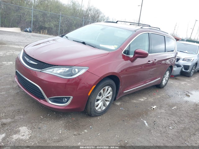 Chrysler Pacifica Touring L 2018 2C4RC1BG0JR113579 Image 2