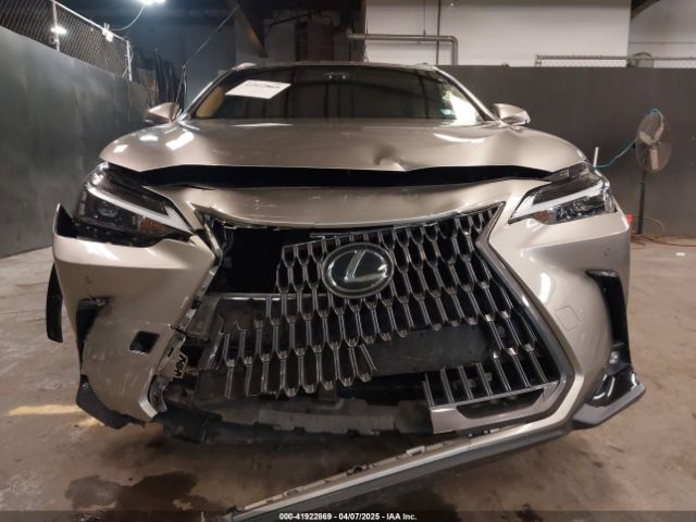 2T2GKCEZ3RC016337 Lexus Nx 350h Premium