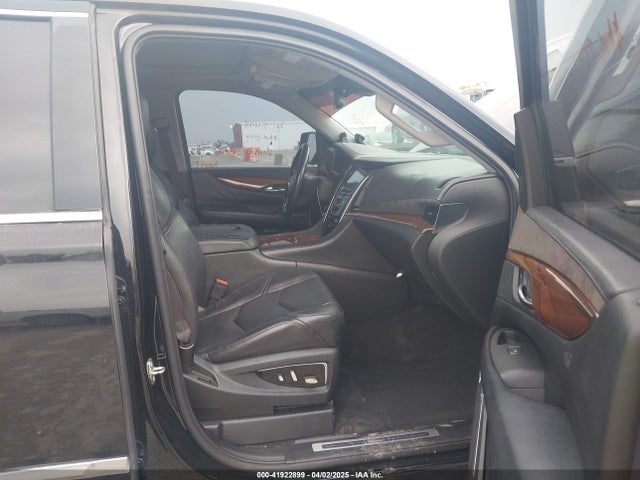 Продажа на аукционе авто 2016 Cadillac Escalade Esv Luxury Collection, vin: 1GYS3HKJ0GR181105, номер лота: 41922899