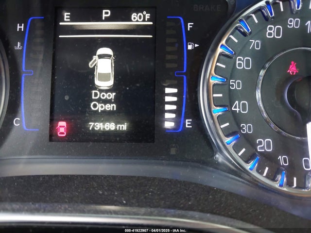 Chrysler 200 Limited 2015 1C3CCCAB6FN596933 Image 16