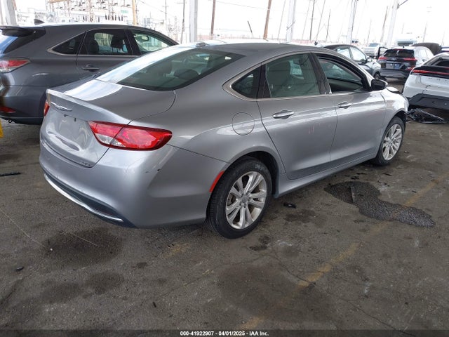 Chrysler 200 Limited 2015 1C3CCCAB6FN596933 Image 4