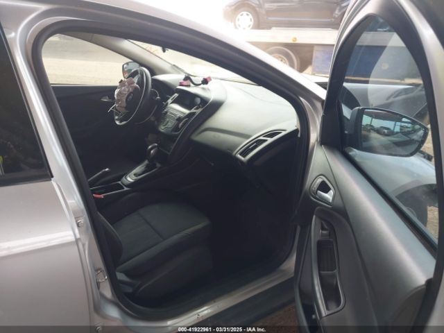 1FADP3FE7JL271029 Ford FOCUS SE