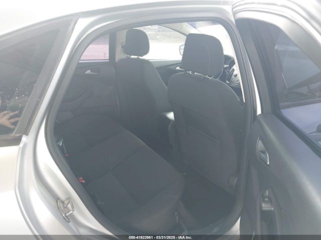 1FADP3FE7JL271029 Ford FOCUS SE