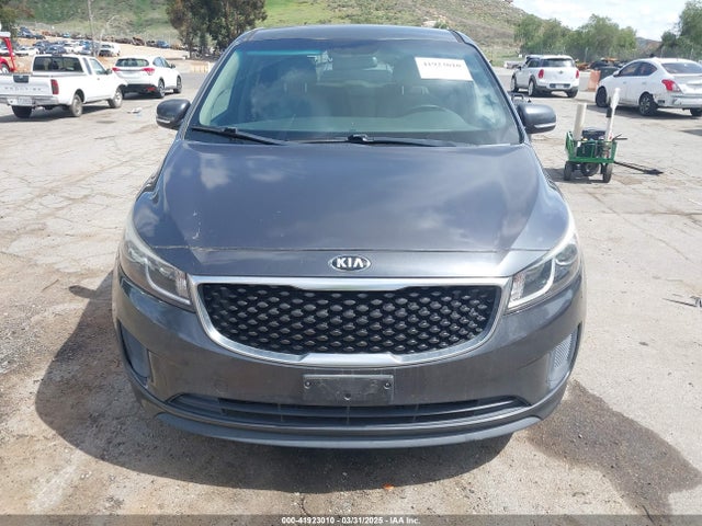 KNDMB5C1XH6226200 KIA SEDONA LX