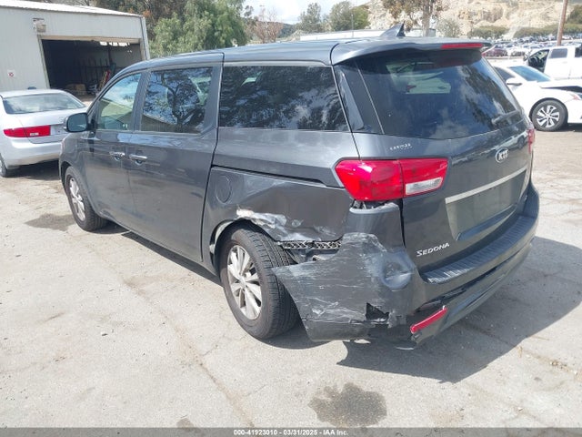 KNDMB5C1XH6226200 KIA SEDONA LX