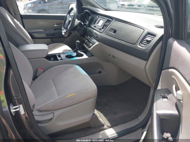 KNDMB5C1XH6226200 KIA SEDONA LX