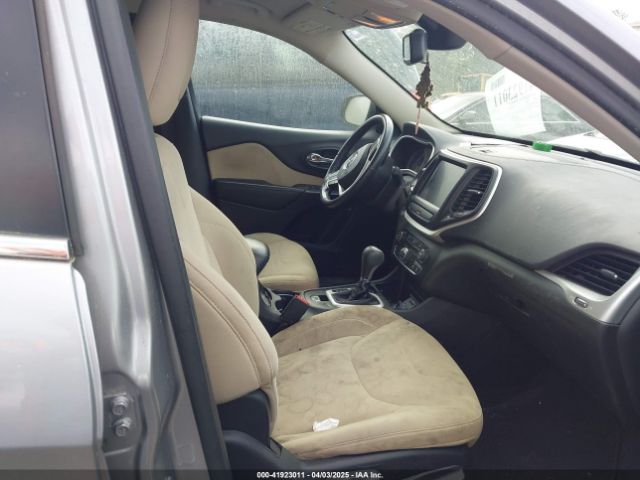 1C4PJLCB5GW107711 Jeep Cherokee Latitude