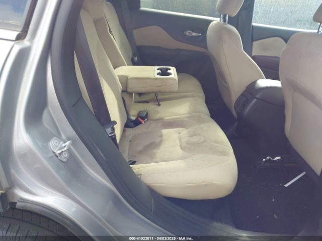 1C4PJLCB5GW107711 Jeep Cherokee Latitude