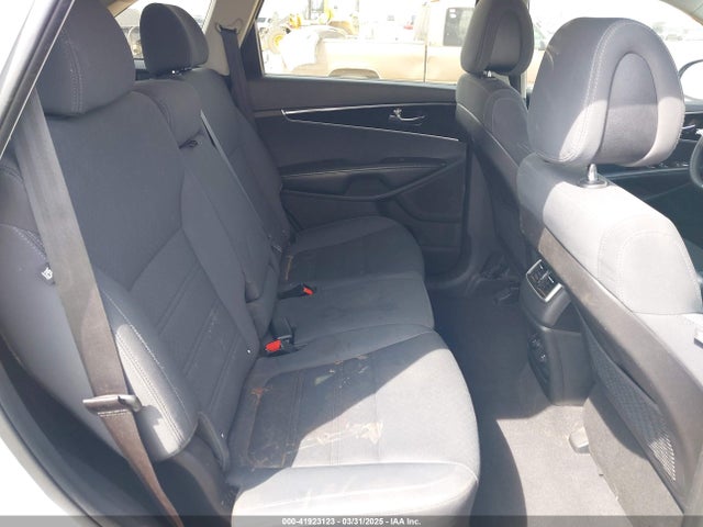 5XYPG4A51GG023545 KIA Sorento 3.3l Lx