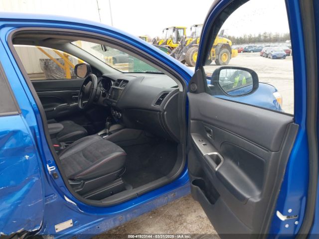 2018 MITSUBISHI OUTLANDER SPORT JA4AR3AW8JU000962 Photo 4