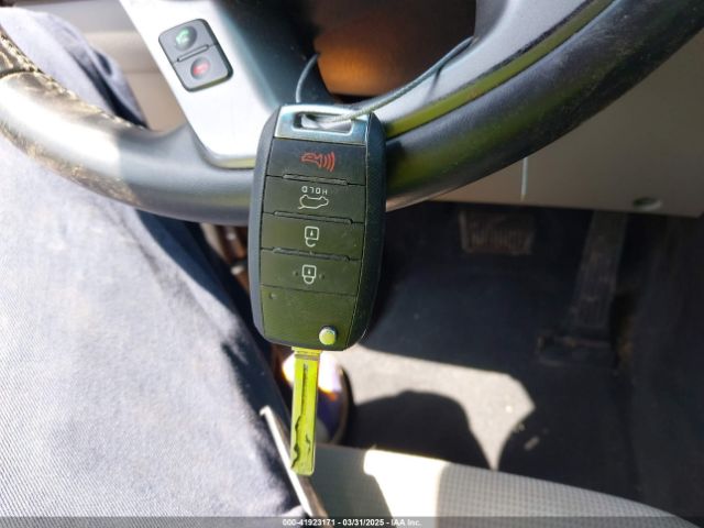 5XYKT4A75FG643224 KIA Sorento Lx V6