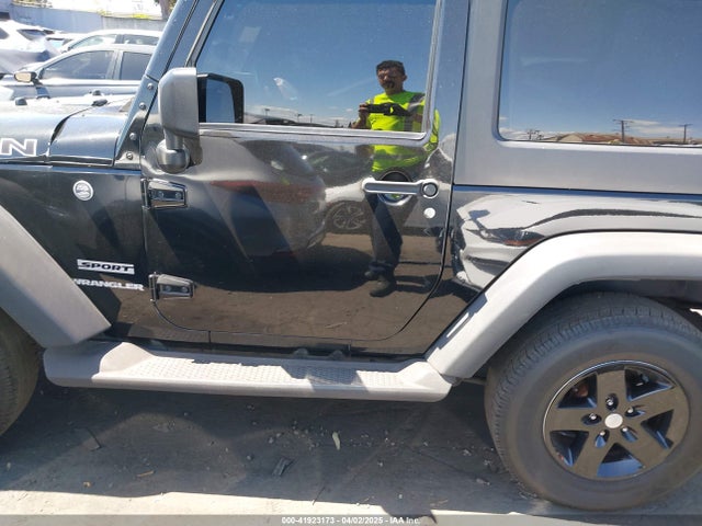 1C4AJWAG2HL588381 Jeep Wrangler Sport 4x4