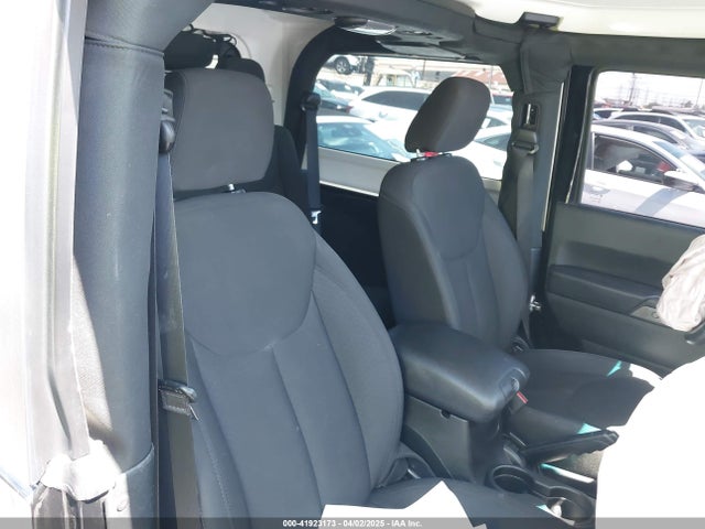 1C4AJWAG2HL588381 Jeep Wrangler Sport 4x4