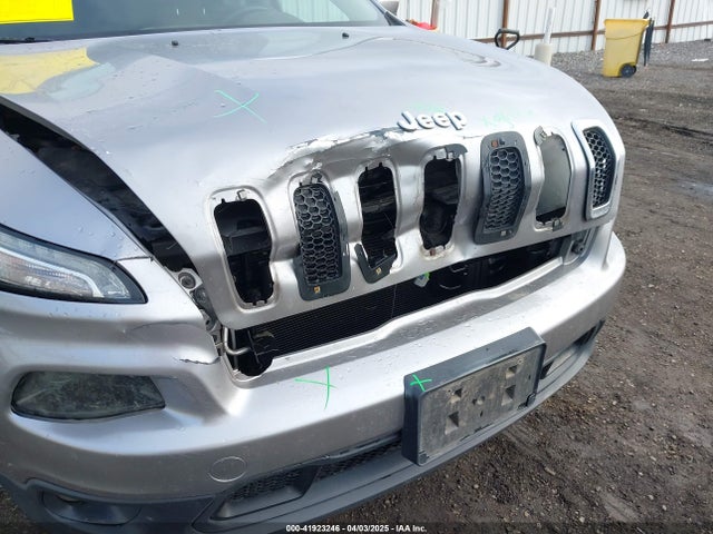 1C4PJMCB2EW172275 Jeep Cherokee Latitude