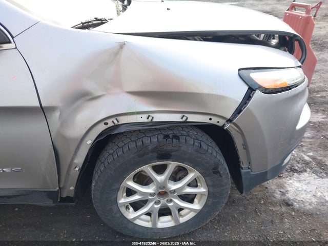 1C4PJMCB2EW172275 Jeep Cherokee Latitude