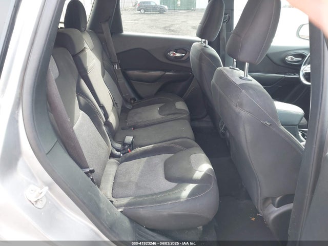 1C4PJMCB2EW172275 Jeep Cherokee Latitude