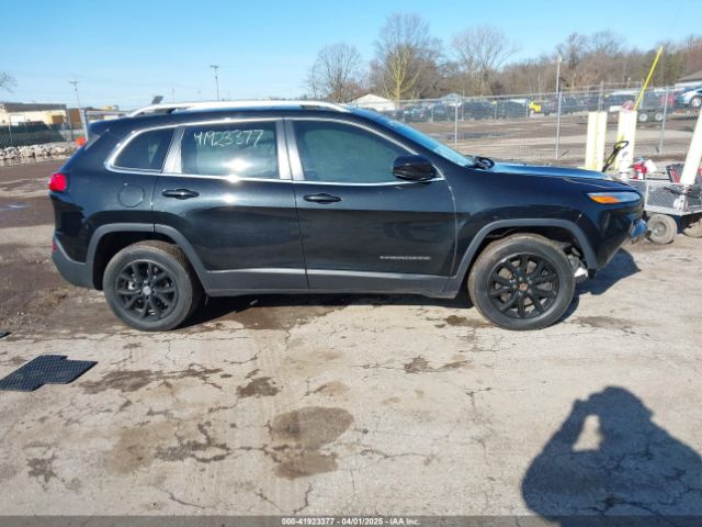 1C4PJLCB5GW107918 Jeep Cherokee Latitude